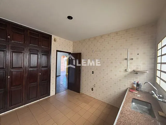 Casa com 313m² 3 quartos e 2 banheiros, à venda, no bairro Jardim São Domingos em Mococa