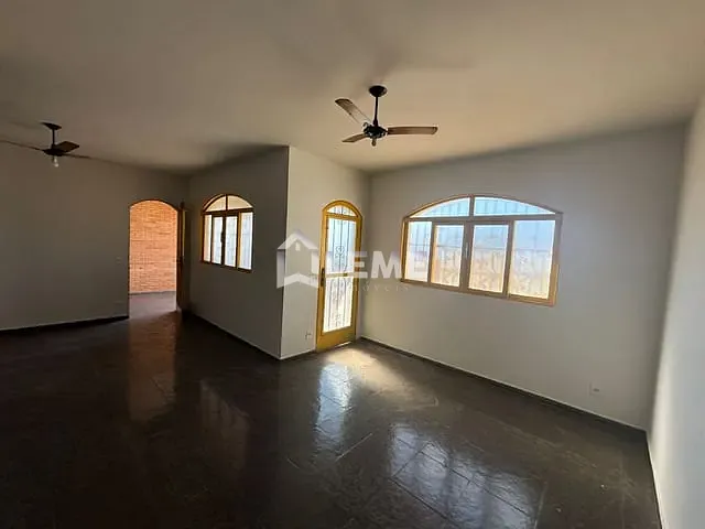 Casa com 313m² 3 quartos e 2 banheiros, à venda, no bairro Jardim São Domingos em Mococa