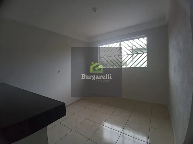 Casa 2 quartos e 2 banheiros, para alugar, no bairro Centro em Lavras