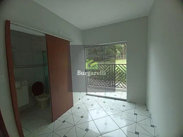 Casa 2 quartos e 2 banheiros, para alugar, no bairro Centro em Lavras