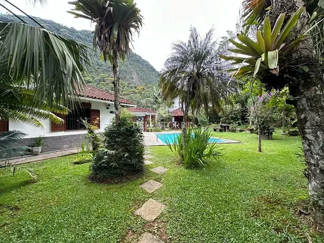 Casa com 2597m² 5 quartos e 5 banheiros, à venda, no bairro Granja Guarani em Teresópolis