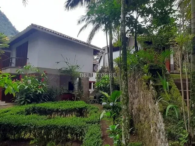 Casa com 2597m² 5 quartos e 5 banheiros, à venda, no bairro Granja Guarani em Teresópolis