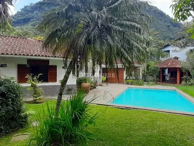 Casa com 2597m² 5 quartos e 5 banheiros, à venda, no bairro Granja Guarani em Teresópolis