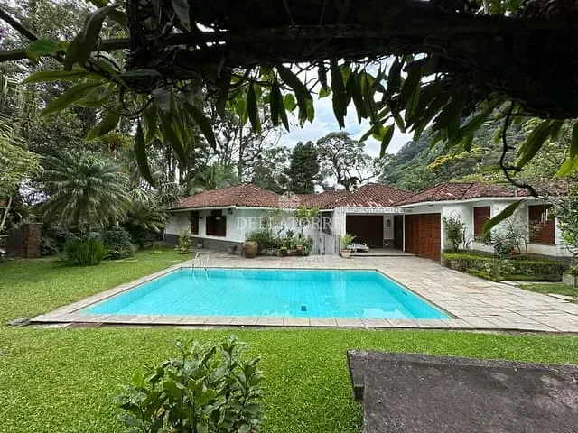 Casa com 2597m² 5 quartos e 5 banheiros, à venda, no bairro Granja Guarani em Teresópolis