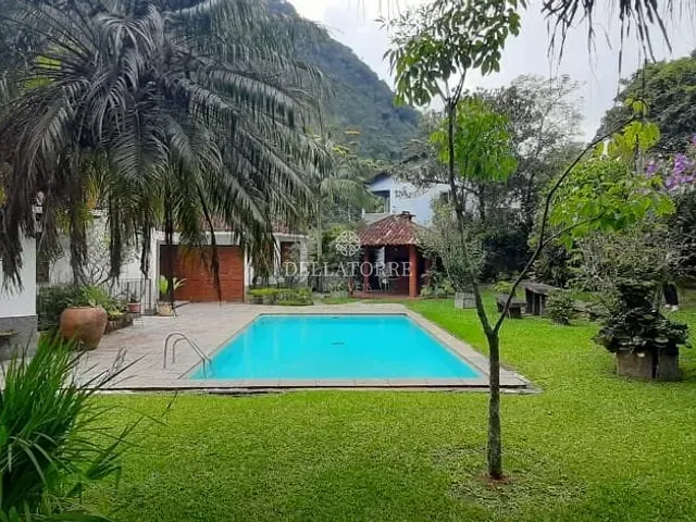 Casa com 2597m² 5 quartos e 5 banheiros, à venda, no bairro Granja Guarani em Teresópolis