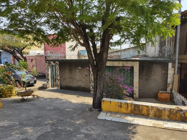 Terreno com 588m² 7 quartos e 8 banheiros, à venda, no bairro São Francisco em Belo Horizonte