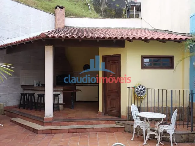 Casa 4 quartos e 3 banheiros, à venda, no bairro Santa Rosa em Barra Mansa