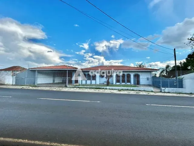 Casa com 433m² 4 quartos e 3 banheiros, à venda, no bairro Uvaranas em Ponta Grossa