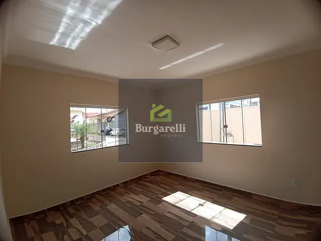 Casa 3 quartos e 2 banheiros, para alugar, no bairro Jardim Fabiana em Lavras