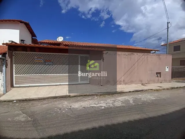 Casa 3 quartos e 2 banheiros, para alugar, no bairro Jardim Fabiana em Lavras