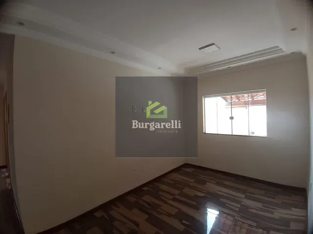 Casa 3 quartos e 2 banheiros, para alugar, no bairro Jardim Fabiana em Lavras