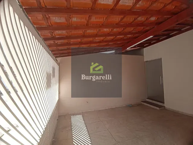 Casa 3 quartos e 2 banheiros, para alugar, no bairro Jardim Fabiana em Lavras