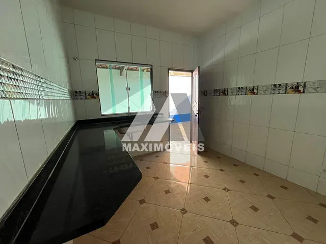 Casa 2 quartos e 3 banheiros, para alugar, no bairro São Francisco em Araçuaí