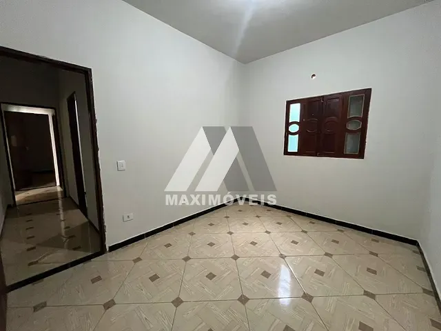 Casa 2 quartos e 3 banheiros, para alugar, no bairro São Francisco em Araçuaí