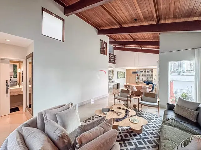 Casa à venda, no bairro Lima Azevedo em Londrina
