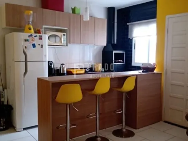 Casa com 150m² 2 quartos e 1 banheiro, à venda, no bairro Laranjal em Pelotas