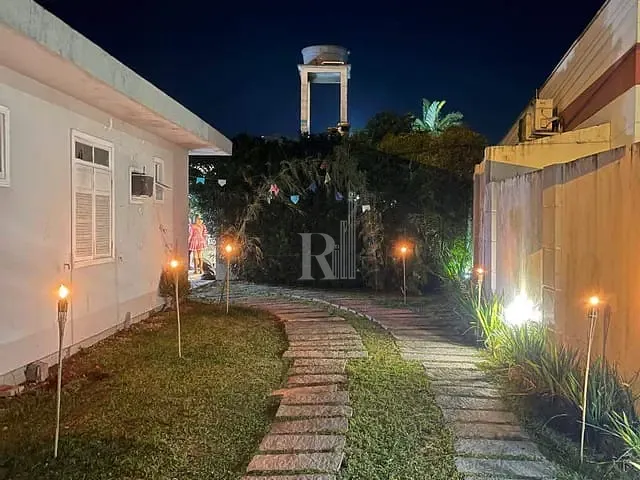 Casa com 4828m² 3 quartos e 2 banheiros, para alugar, no bairro Centro em Tijucas