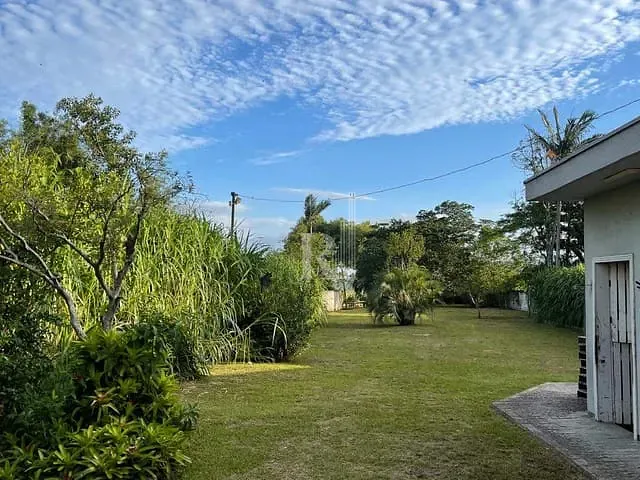 Casa com 4828m² 3 quartos e 2 banheiros, para alugar, no bairro Centro em Tijucas