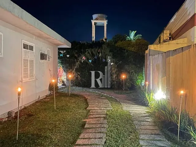 Casa com 4828m² 3 quartos e 2 banheiros, para alugar, no bairro Centro em Tijucas