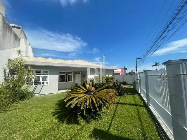 Casa com 4828m² 3 quartos e 2 banheiros, para alugar, no bairro Centro em Tijucas