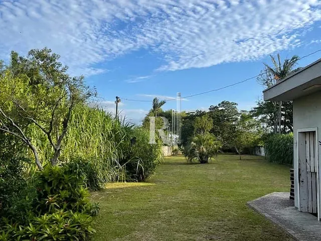 Casa com 4828m² 3 quartos e 2 banheiros, para alugar, no bairro Centro em Tijucas