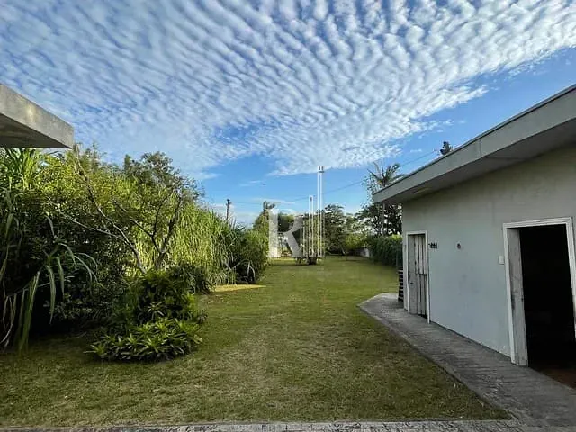 Casa com 4828m² 3 quartos e 2 banheiros, para alugar, no bairro Centro em Tijucas