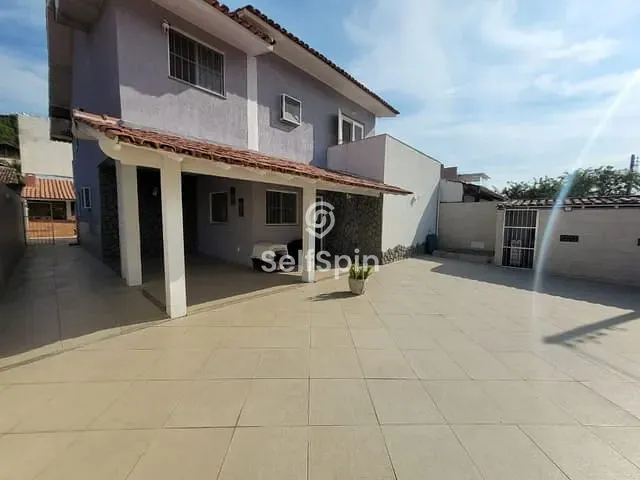 Casa com 218m² 5 quartos e 3 banheiros, para alugar, no bairro Piratininga em Niterói
