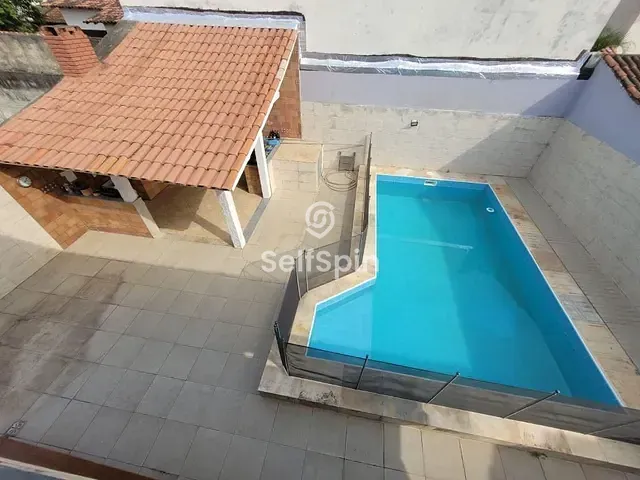 Casa com 218m² 5 quartos e 3 banheiros, para alugar, no bairro Piratininga em Niterói