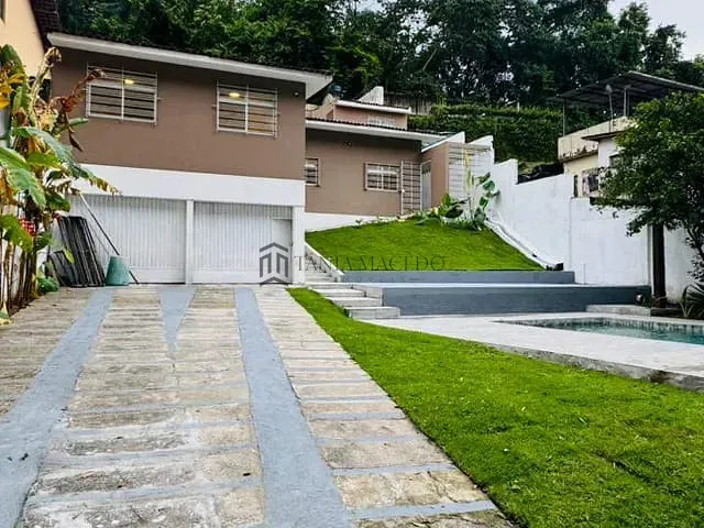 Casa com 615m² 4 quartos e 1 banheiro, à venda, no bairro Macaxeira em Recife