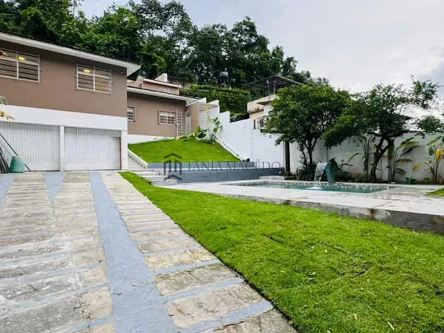 Casa com 615m² 4 quartos e 1 banheiro, à venda, no bairro Macaxeira em Recife