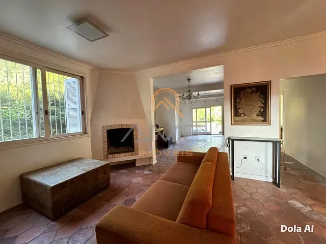 Casa com 650m² 4 quartos e 3 banheiros, à venda, no bairro Três Vendas em Pelotas