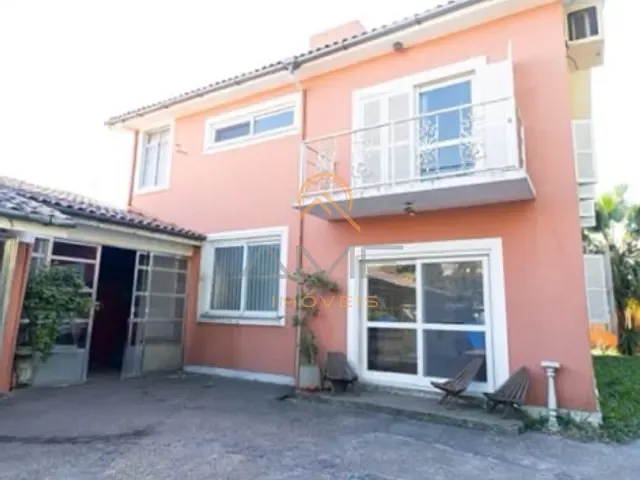 Casa com 650m² 4 quartos e 3 banheiros, à venda, no bairro Três Vendas em Pelotas