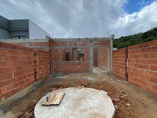 Casa com 137m² 3 quartos e 2 banheiros, à venda, no bairro Glória em Macaé