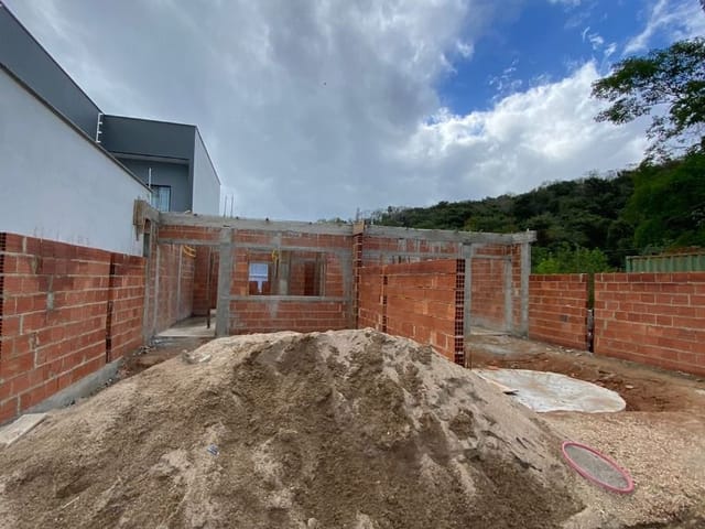 Casa com 137m² 3 quartos e 2 banheiros, à venda, no bairro Glória em Macaé