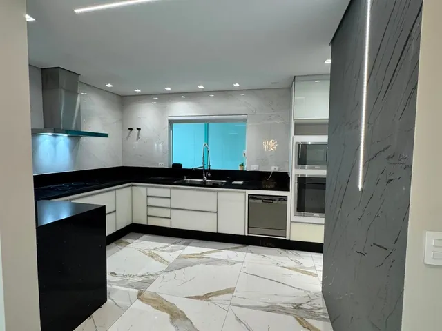 Casa 3 quartos e 4 banheiros, para alugar, no bairro Cidade Parquelandia em Mogi das Cruzes