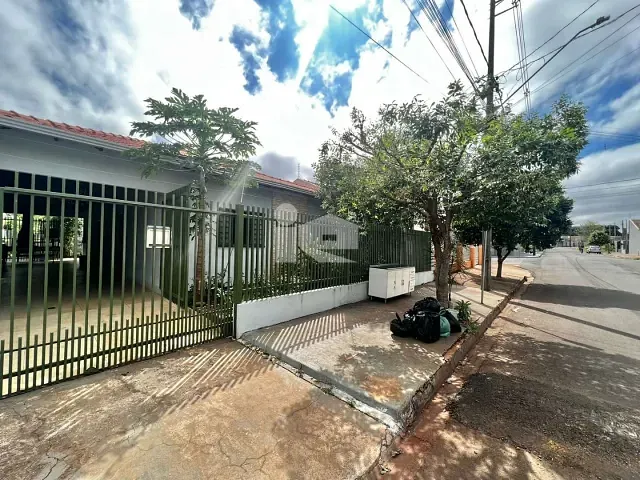 Casa com 300m² 3 quartos e 2 banheiros, à venda, no bairro Kasato Maru em Rolândia
