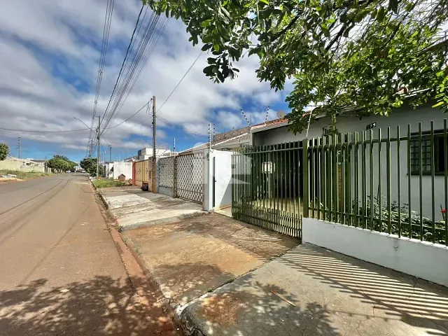 Casa com 300m² 3 quartos e 2 banheiros, à venda, no bairro Kasato Maru em Rolândia