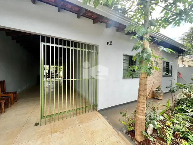 Casa com 300m² 3 quartos e 2 banheiros, à venda, no bairro Kasato Maru em Rolândia