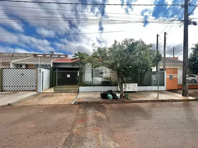 Casa com 300m² 3 quartos e 2 banheiros, à venda, no bairro Kasato Maru em Rolândia