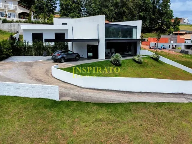 Casa com 1030m² 3 quartos e 4 banheiros, à venda, no bairro Ivoturucaia em Jundiaí
