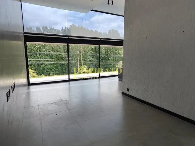 Casa com 1030m² 3 quartos e 4 banheiros, à venda, no bairro Ivoturucaia em Jundiaí
