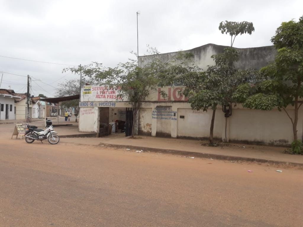 Casa à venda com 1 quarto, 400m² - Foto 2
