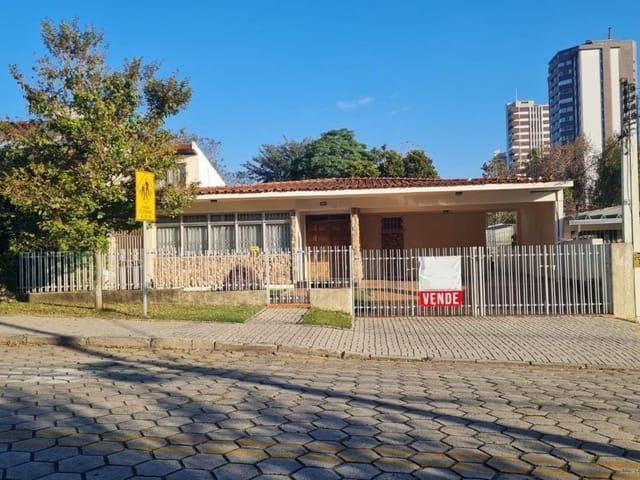 Casa com 480m² 4 quartos e 5 banheiros, à venda, no bairro Cristo Rei em Curitiba