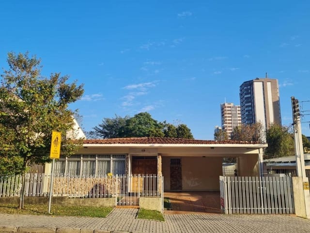 Casa com 480m² 4 quartos e 5 banheiros, à venda, no bairro Cristo Rei em Curitiba