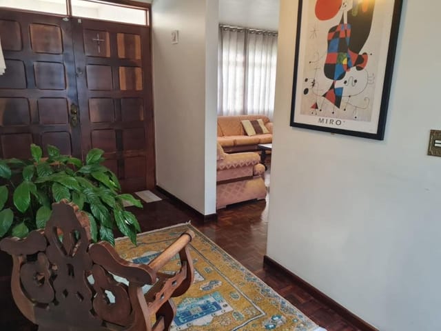 Casa com 480m² 4 quartos e 5 banheiros, à venda, no bairro Cristo Rei em Curitiba