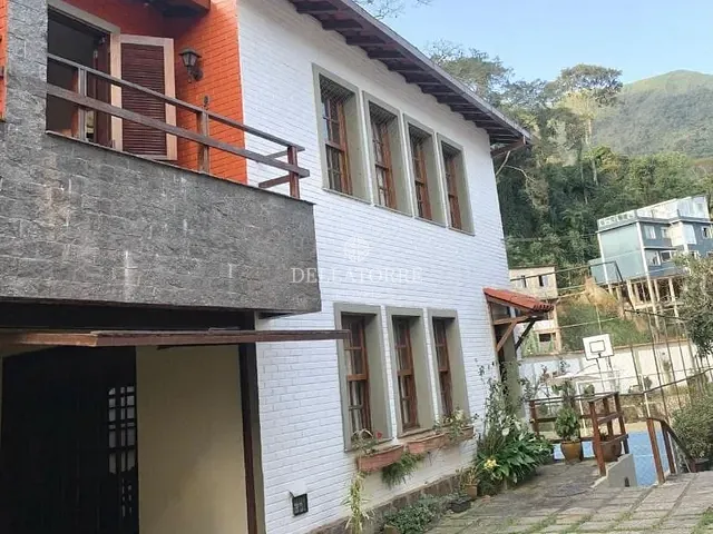 Casa com 124m² 3 quartos e 3 banheiros, à venda, no bairro Alto em Teresópolis