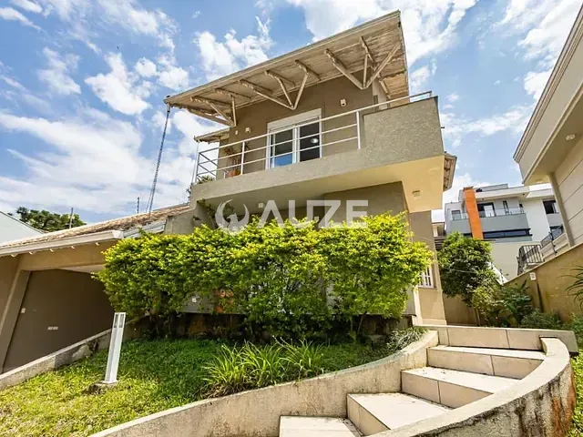 Casa com 302m² 4 quartos e 5 banheiros, para alugar, no bairro Campo Comprido em Curitiba