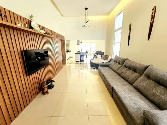 Casa com 300m² 3 quartos e 4 banheiros, à venda, no bairro Piracangaguá em Taubaté