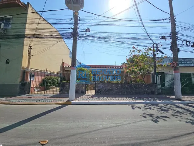 Casa com 1360m², à venda ou para alugar, no bairro Centro em Maricá