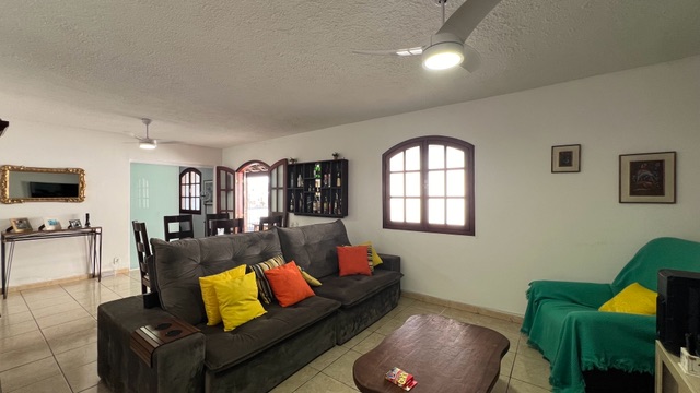 Casa com 321m² 4 quartos e 2 banheiros, à venda, no bairro Vila Blanche em Cabo Frio